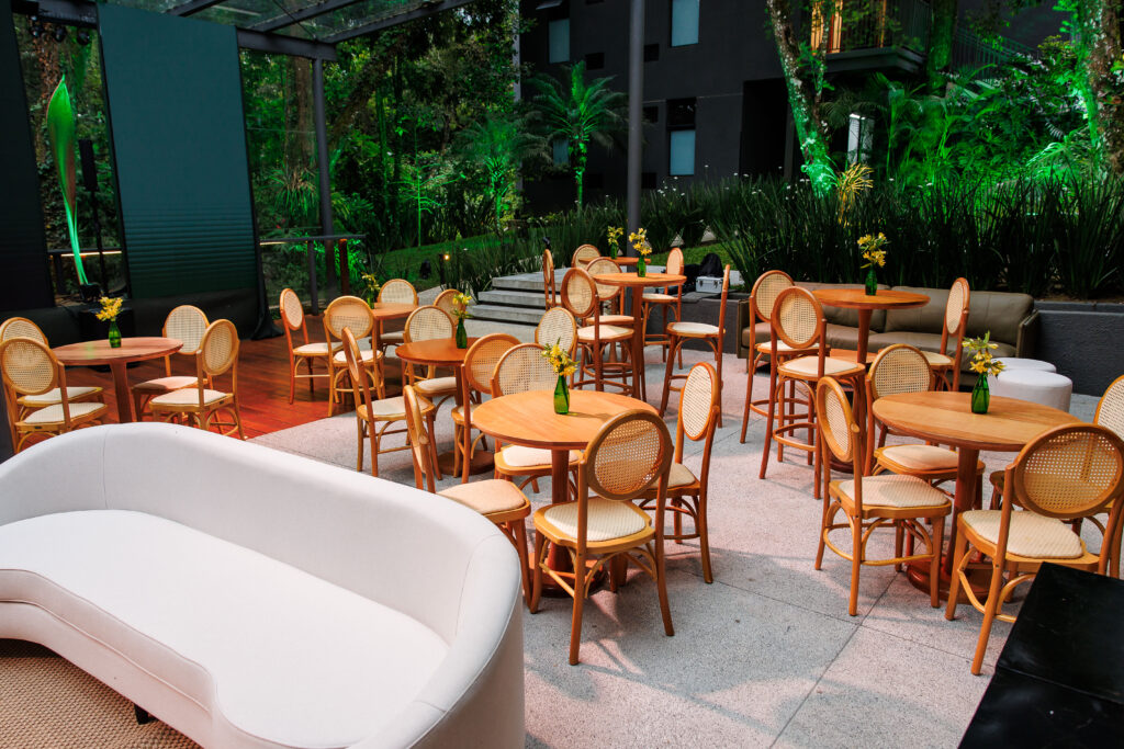 Eventos corporativos de fim de ano: o que funciona no layout e no mobiliário