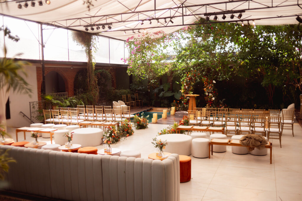 Como pensar o mobiliário antes da decoração (e por que isso muda tudo no layout do evento)